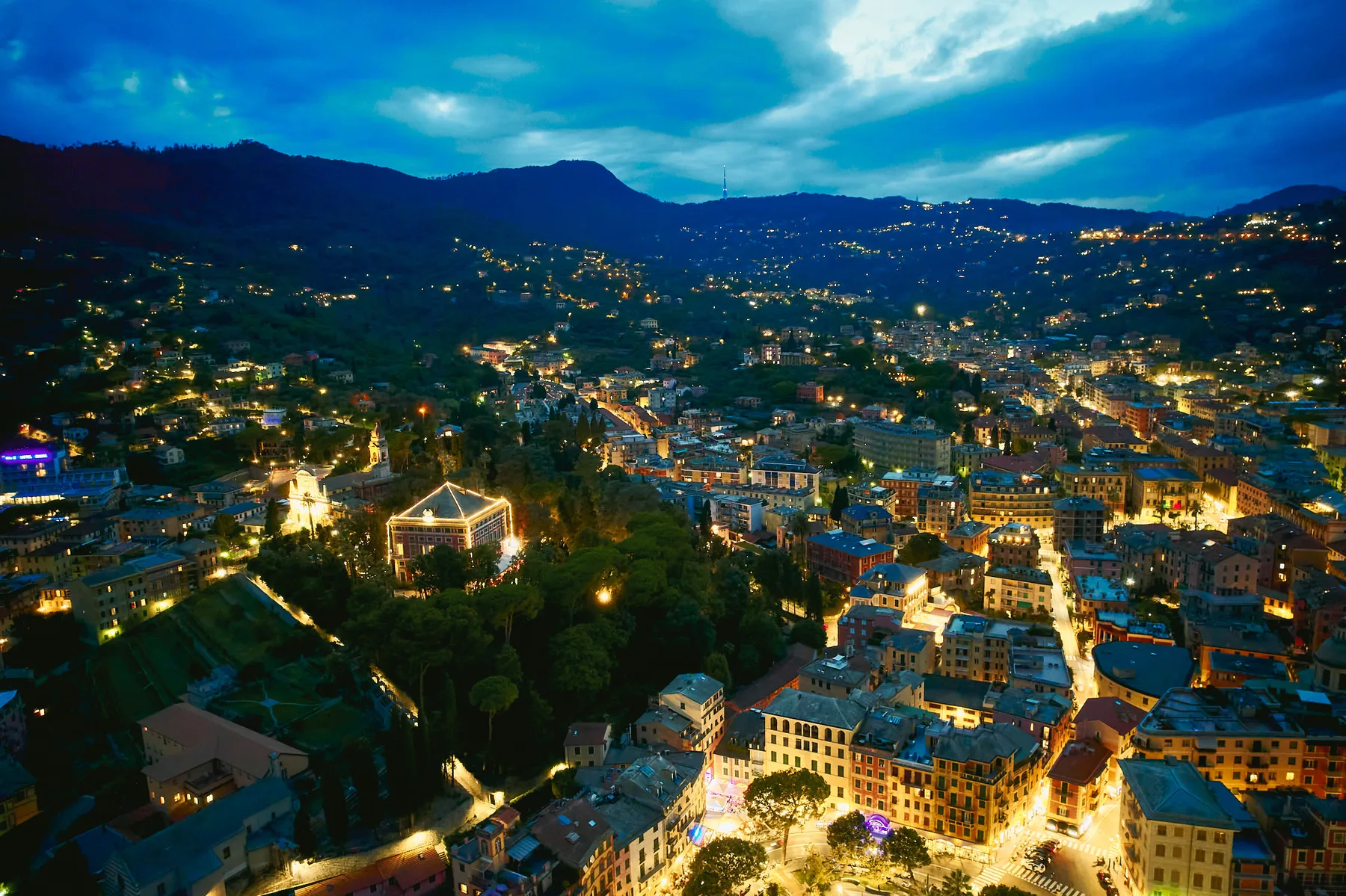Santa Margherita Ligure di notte vista dall’alto