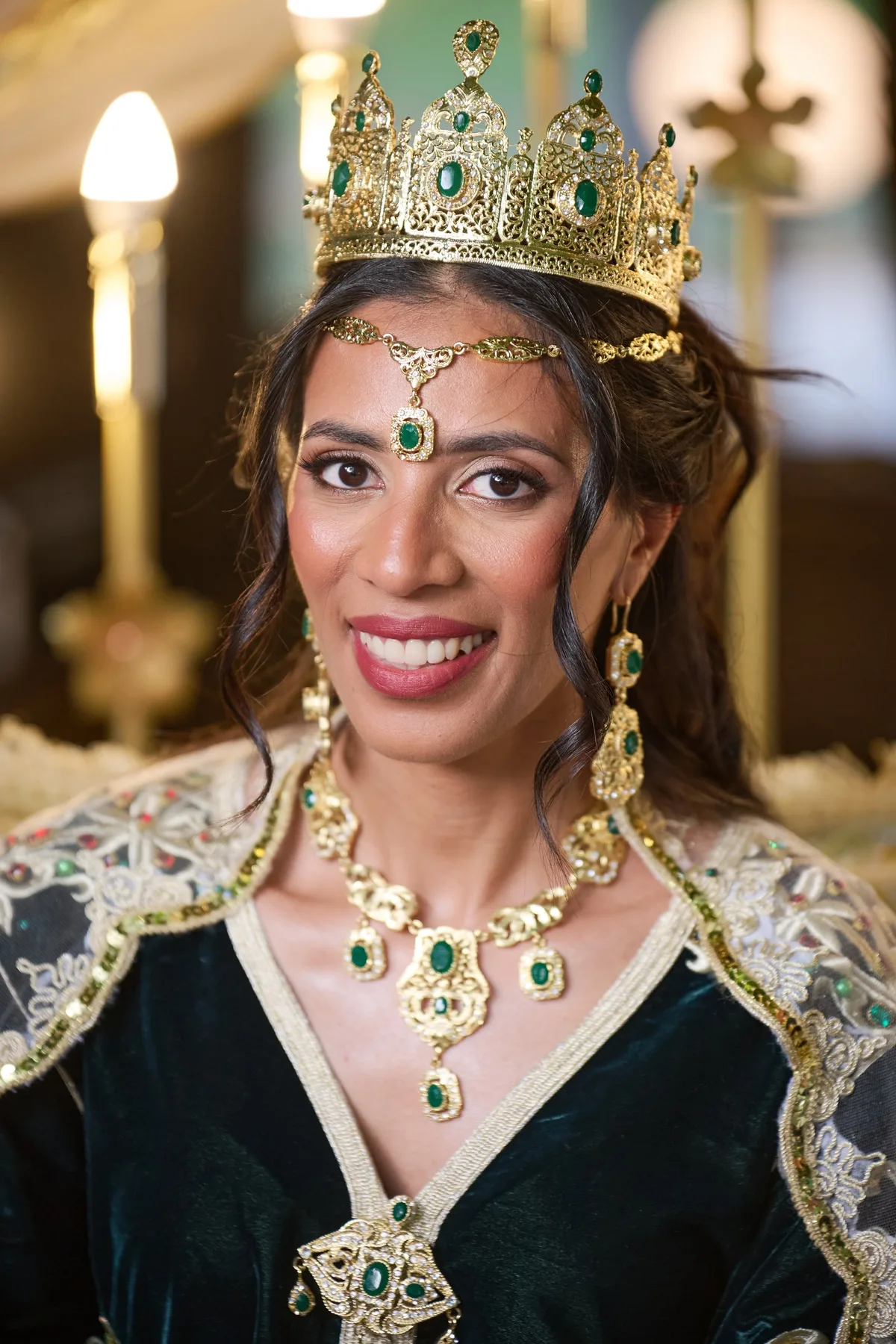 Portrait of Hanan with the crown and traditional jewellery