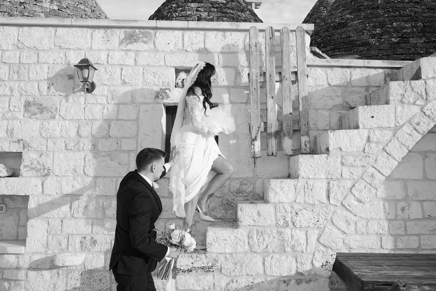 Jenny and Brad on the estate’s stone steps, in black and white