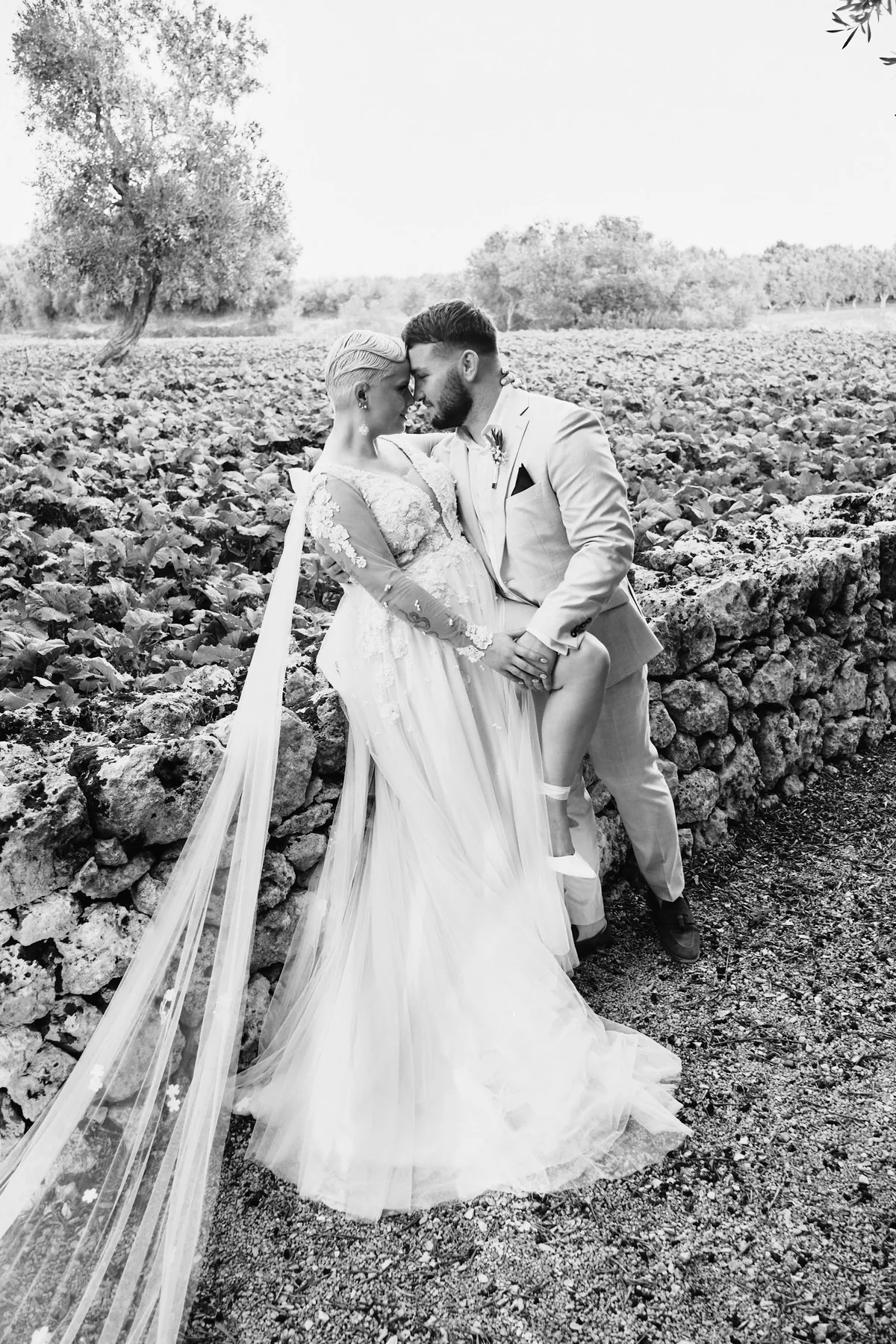 The couple among the fields, in black and white
