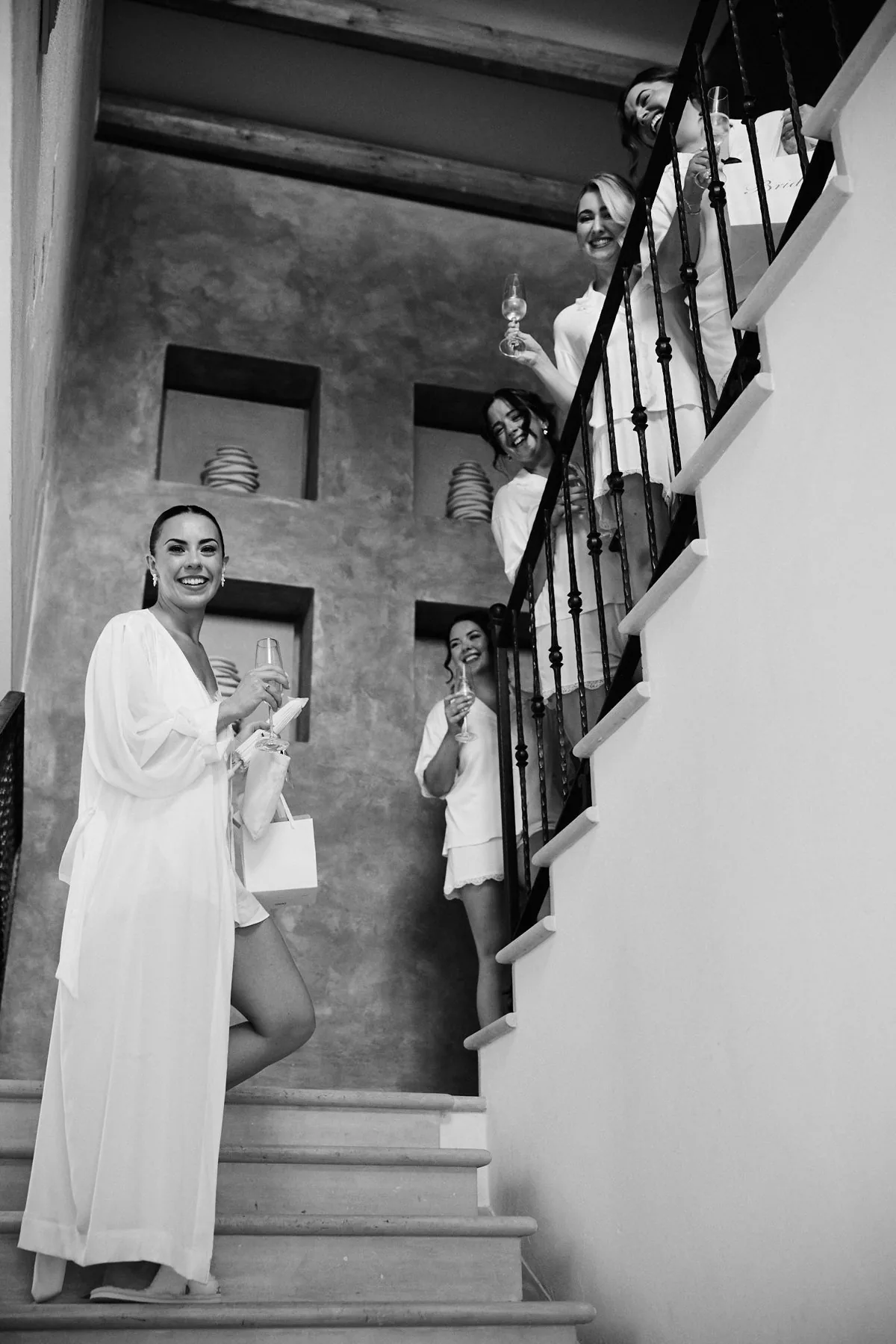 I testimoni in smoking, ritratto in bianco e nero