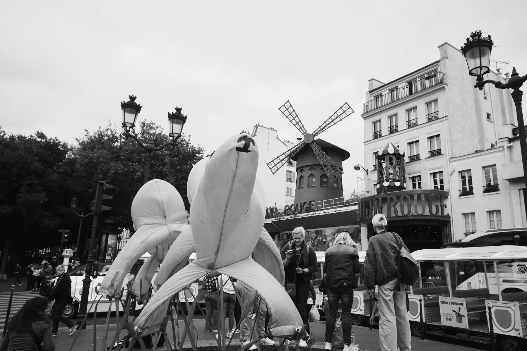 Il Moulin Rouge, a Pigalle