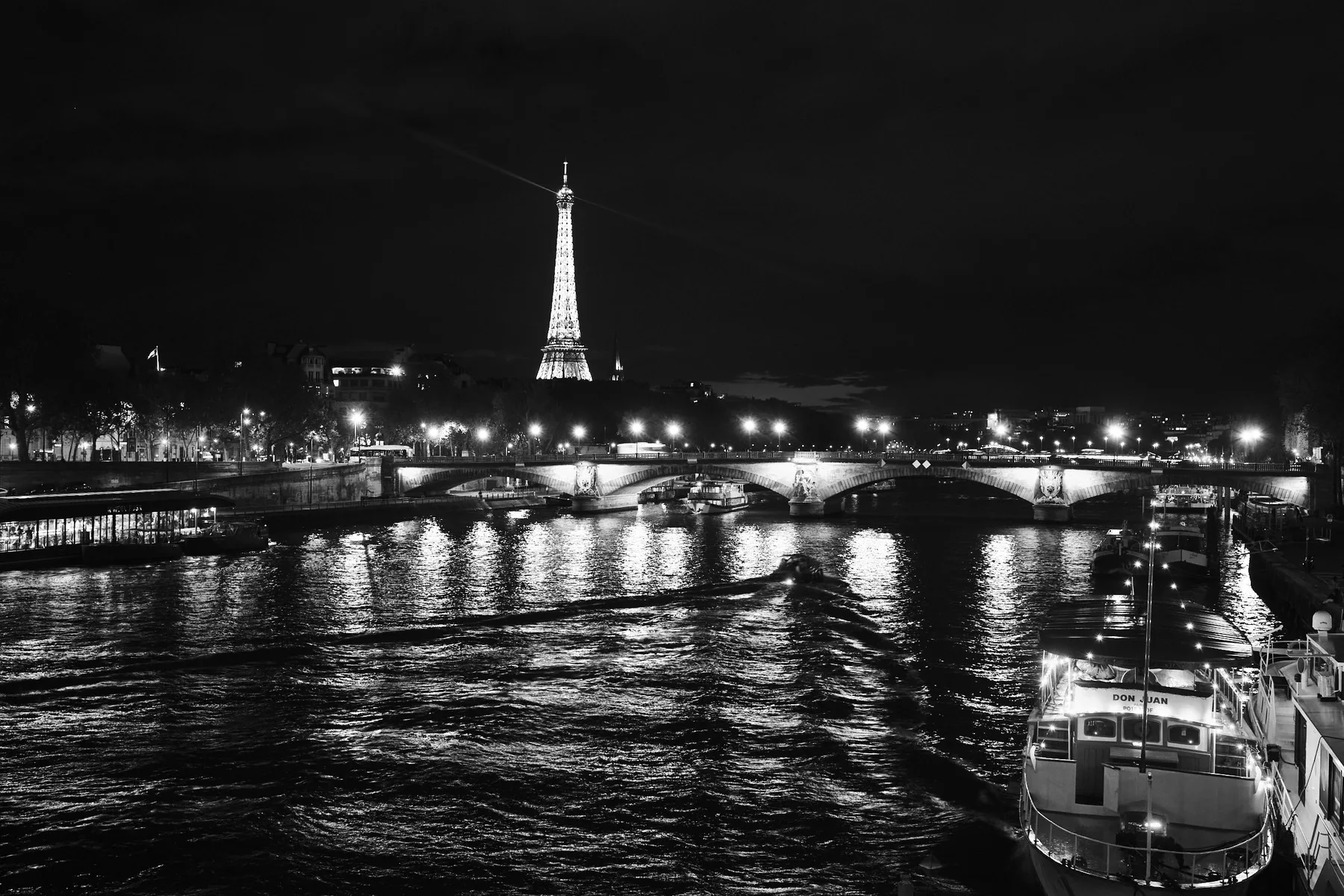 La Senna e la Tour Eiffel nella notte